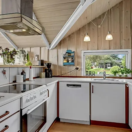 3 Bedroom Cozy In *